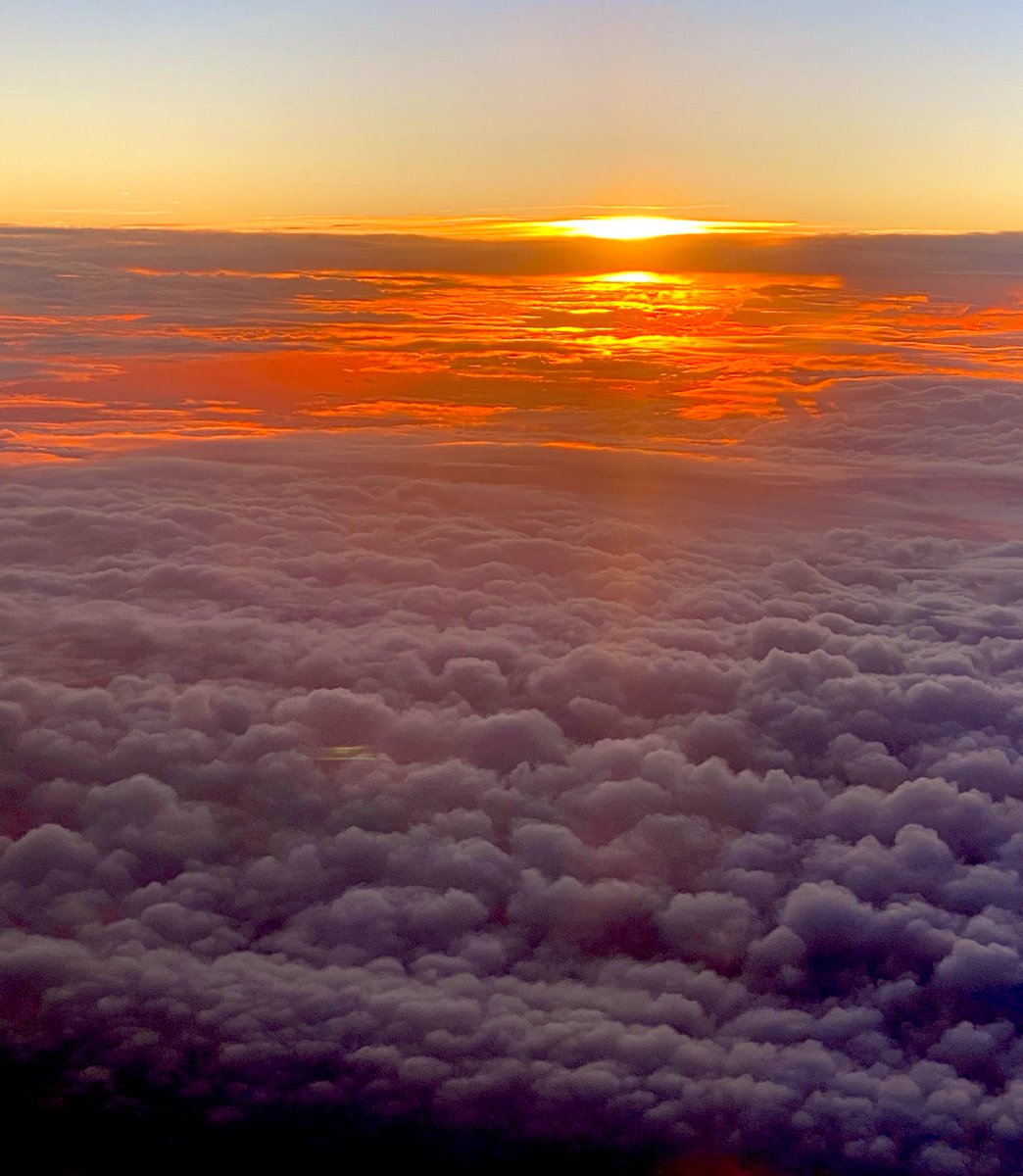 #24thOctober #sunset #cloudy #nature #ThePhotoHour #MondayMotivation 🌤😍 so Beautiful 🧡 @kelly_dubs @ajsg @javioru @Macinnesplant @dhiislander @Iceman2606Wx @jon30591293 @cloudymamma @skrella @luketaplin42 @KinlochSusan @engelchenmandy @Antiss69 @xusvalencia @mypicworld