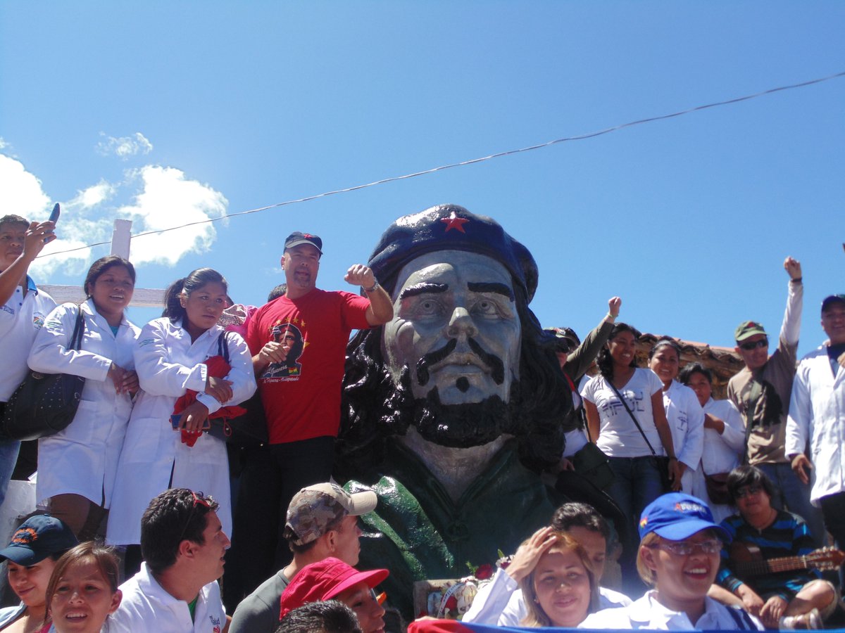 Seguiremos adelante Como junto a ti seguimos Y con Fidel te decimos: 'Hasta siempre, Comandante!' #Cuba #CDRCuba #SomosDelBarrio #SoyCederista #Chevive