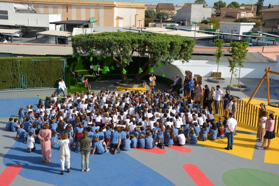 Colegio_Helios's tweet photo. Acto central #DíaDeLasBibliotecas2022. Representación  basada en el pregón que @_LauraGallego escribió en una pasada edición de esta celebración.
¡Feliz día de la biblioteca!”
#BiblioTEcuida, 
#DíaDeLasBibliotecas,
#DiaDeLesBiblioteques 
#BibliotecaHelios https://t.co/rC7U79tnI7