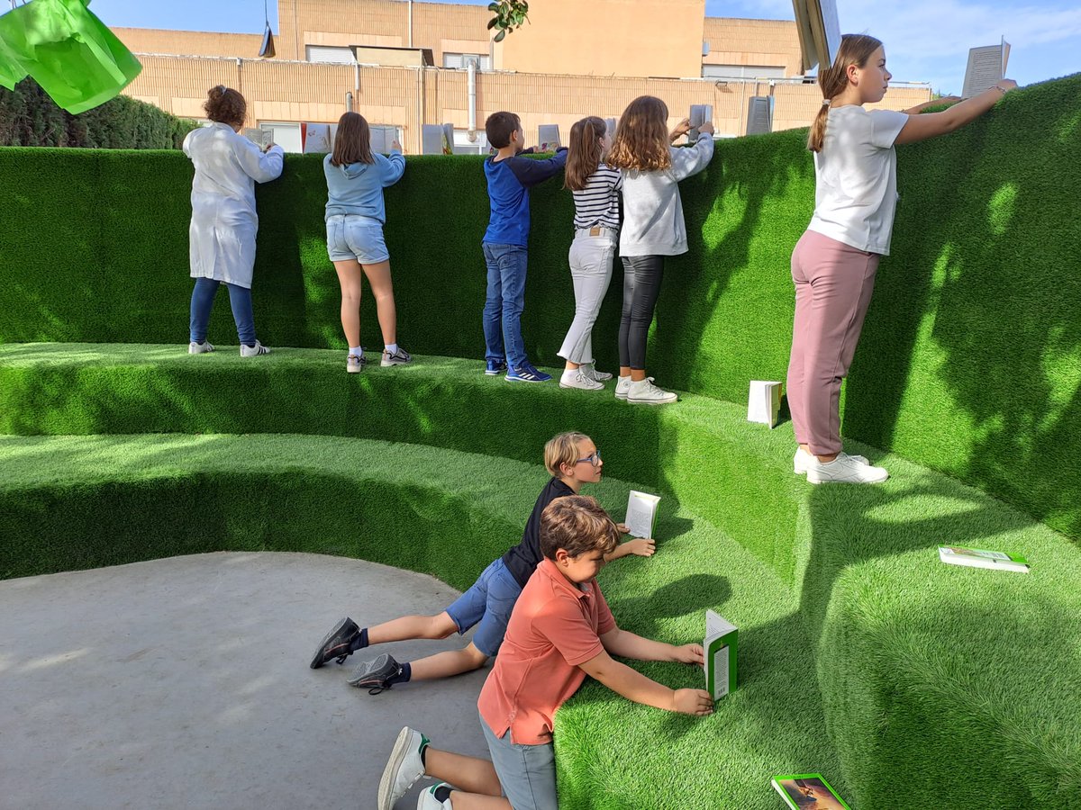 Colegio_Helios's tweet photo. Acto central #DíaDeLasBibliotecas2022. Representación  basada en el pregón que @_LauraGallego escribió en una pasada edición de esta celebración.
¡Feliz día de la biblioteca!”
#BiblioTEcuida, 
#DíaDeLasBibliotecas,
#DiaDeLesBiblioteques 
#BibliotecaHelios https://t.co/rC7U79tnI7