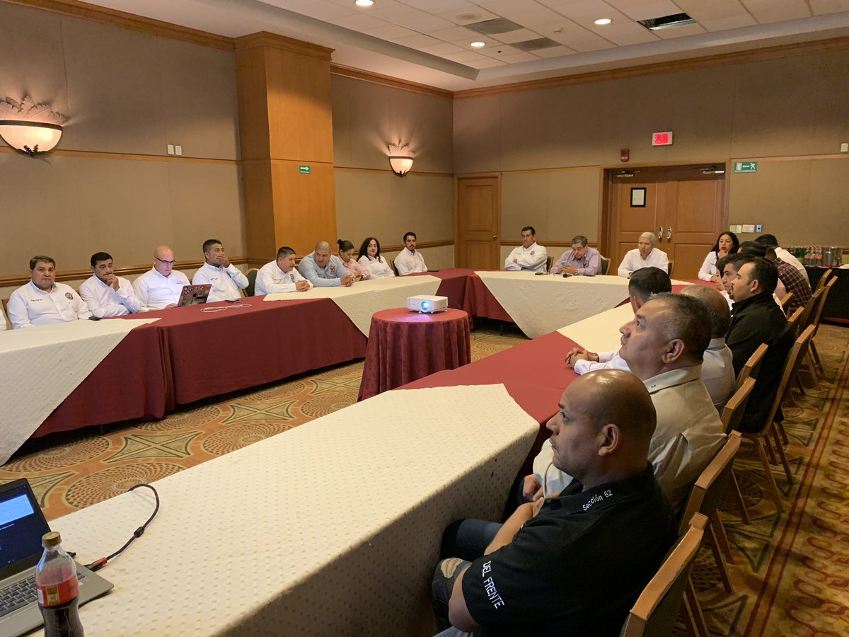 GerardoRivasM1's tweet photo. Sensibilizar a los Dirigentes Sindicales del rol de representación que deben desempeñar a través de conductas y actitudes maduras y responsables contenidas en nuestros estatutos. Gracias a nuestro secretario general Don Carlos Pavon Campos, se capacita a los comités locales. https://t.co/evEvd5CvrM