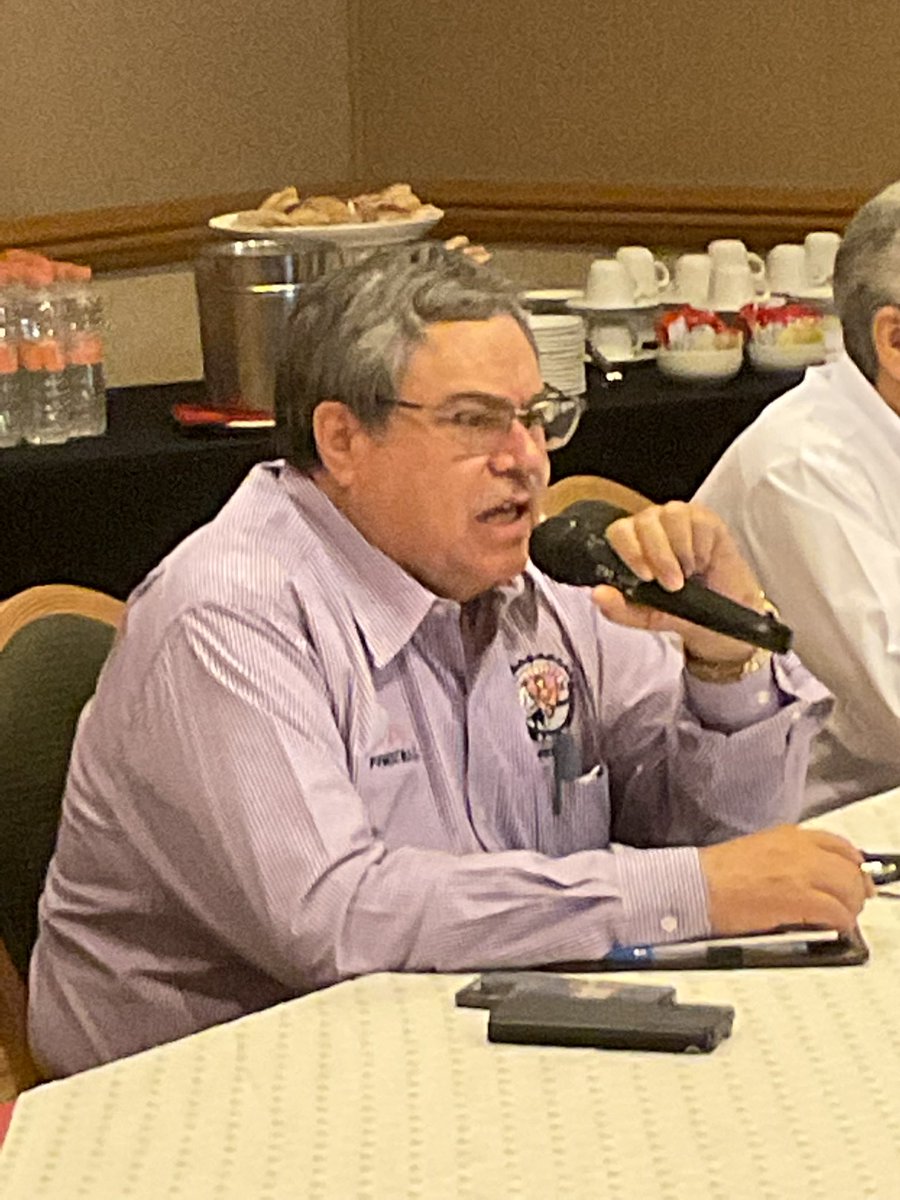 GerardoRivasM1's tweet photo. Sensibilizar a los Dirigentes Sindicales del rol de representación que deben desempeñar a través de conductas y actitudes maduras y responsables contenidas en nuestros estatutos. Gracias a nuestro secretario general Don Carlos Pavon Campos, se capacita a los comités locales. https://t.co/evEvd5CvrM