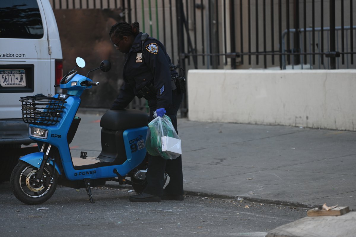 Lloydphoto's tweet photo. Photos: An E- Scooter rider,46, was killed attempting to get around a double parked truck on Schenectady Avenue in Crown Heights, Brooklyn on Friday. #LloydMitchellPhotography #onthestreetsinBrooklyn #NYPD #HighwayCollision #Photojournalism #BrooklynPaper #EScooter #Driving https://t.co/1rdb9TZIli