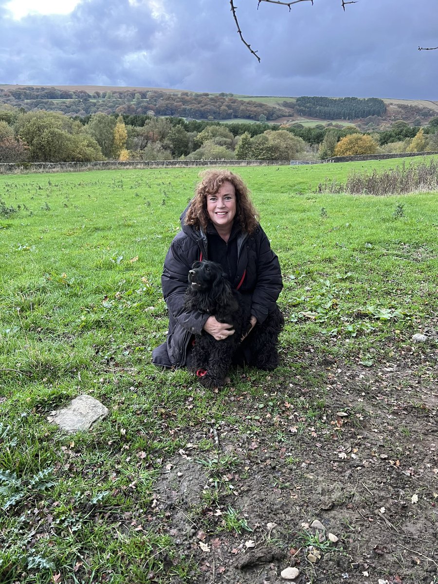🚒 This afternoon Glossop Blue Watch rescued a Springer Spaniel trapped in an old rabbit hole near Arnfield Reservoir, the dog had manoeuvred itself through the rabbit hole, tried to get out of the exit but the tree roots had trapped the dog. One happy owner 😃 <a href="/HuddoDerbysFire/">Paul Hudson</a>