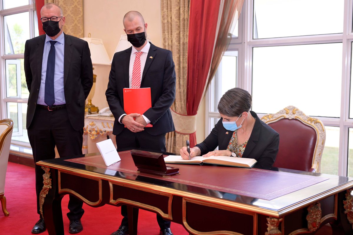 StateHouseUg's tweet image. President @KagutaMuseveni, this afternoon received credentials from the New Danish Ambassador to Uganda, H.E Signe Winding Albjerg. 

"Uganda has enjoyed a good relationship with #Denmark for a long time". - @KagutaMuseveni 
@DKAmbUganda