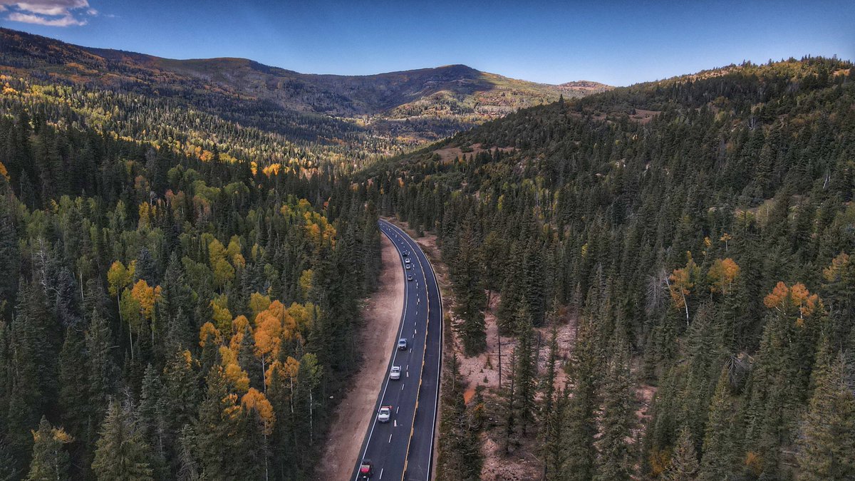 SuncoreConst's tweet photo. These were taken just a few days before the first snow of the season. ❄️ 🍁

We want to know what the weather is looking like near you... is it fall still, or is it beginning to look a lot like Christmas? Comment a 🍁❄️  below!  ⬇️ 

#Sunroc #CedarCity https://t.co/Qd0Z6tEDY5