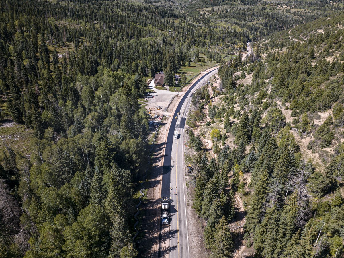 SuncoreConst's tweet photo. These were taken just a few days before the first snow of the season. ❄️ 🍁

We want to know what the weather is looking like near you... is it fall still, or is it beginning to look a lot like Christmas? Comment a 🍁❄️  below!  ⬇️ 

#Sunroc #CedarCity https://t.co/Qd0Z6tEDY5