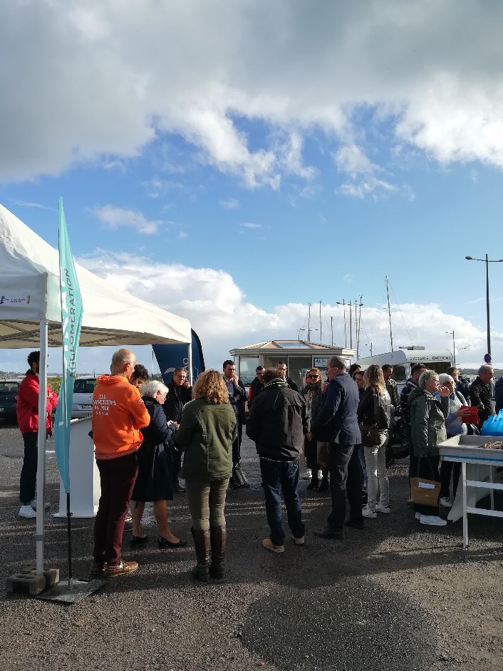 Une initiative des professionnels, encouragée par des membres du Conseil de développement de Dinan Agglomération et soutenue par les élus locaux qui permet, pendant toute la saison de Coquille (jusqu’à fin mars), d’acheter en direct avec les pêcheurs.