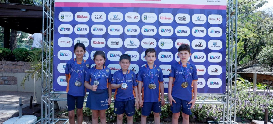 Porto Alegre (RS) – Foi realizada no final de semana a 4ª etapa do Circuito Tênis Kids – Apresentado por BRB, nas quadras da Sogipa, em Porto Alegre. O torneio contou com a participação de 31 atletas.
Confira: cbt-tenis.com.br