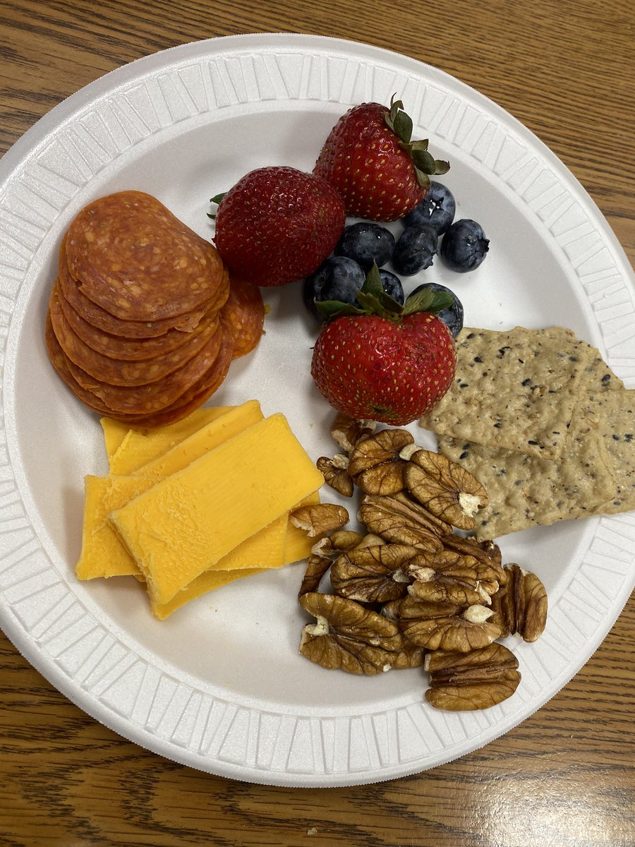 BeckyBorron's tweet photo. @JennyLynnBrdar Working lunch here. #WeBeFancy https://t.co/JE4G3cT6zp
