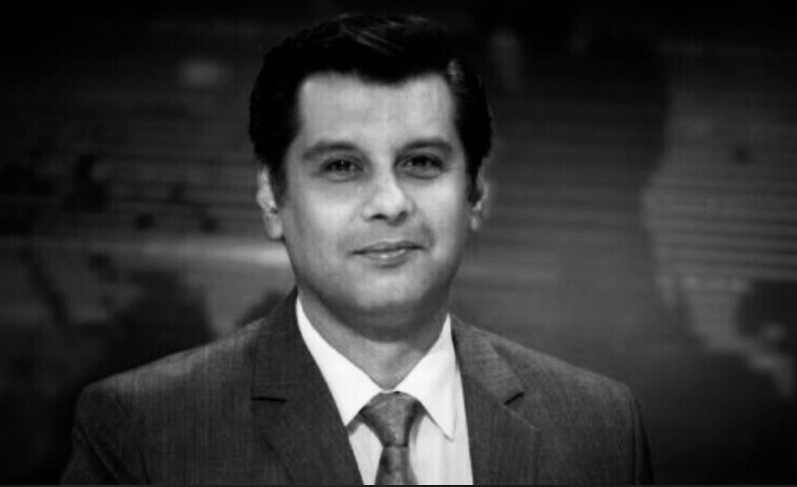 GhauriRK's tweet photo. Pak journalist shedding crocodile tears on an abandoned hero! #ArshadSharif #ArshadSharifAHero #ArshadShareefShaheed https://t.co/sczwxgUp61