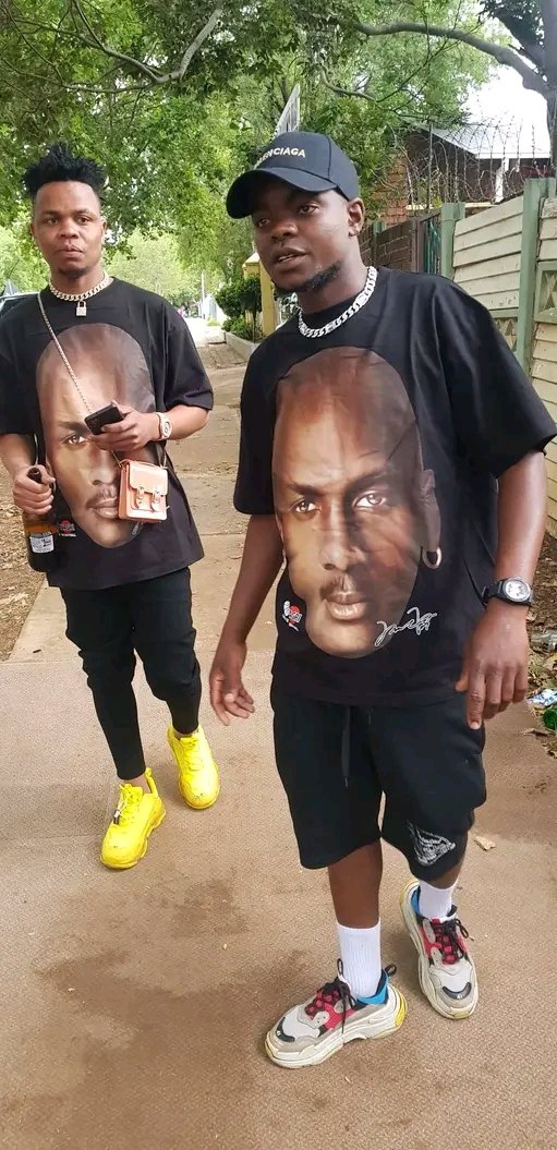 layblungu3's tweet photo. We thank God for everything https://t.co/6jhVUruoFI