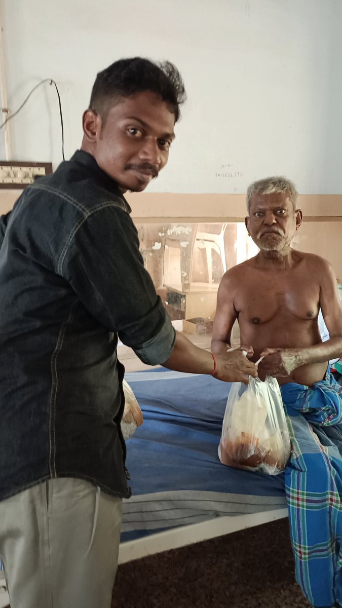 Veera Vignesh Rao (@veeravigneshra2) on Twitter photo இன்று தீபாவளி தினத்தன்று திருநெல்வேலி அரசு மருத்துவக்கல்லூரி மருத்துவமனையில் உள்ள தொழுநோய் வார்டில் உள்ள நோயாளிகளுக்கு மதிய உணவு வழங்கியபோது..💐💐💐💐(ஏதோ என்னால் முடிந்த சிறு உதவி) <a href="/rajinikanth/">Rajinikanth</a> <a href="/kabalivishwanth/">Kabali Vishvanth</a> இன்று தீபாவளி தினத்தன்று திருநெல்வேலி அரசு மருத்துவக்கல்லூரி மருத்துவமனையில் உள்ள தொழுநோய் வார்டில் உள்ள நோயாளிகளுக்கு மதிய உணவு வழங்கியபோது..💐💐💐💐(ஏதோ என்னால் முடிந்த சிறு உதவி) <a href="/rajinikanth/">Rajinikanth</a> <a href="/kabalivishwanth/">Kabali Vishvanth</a>