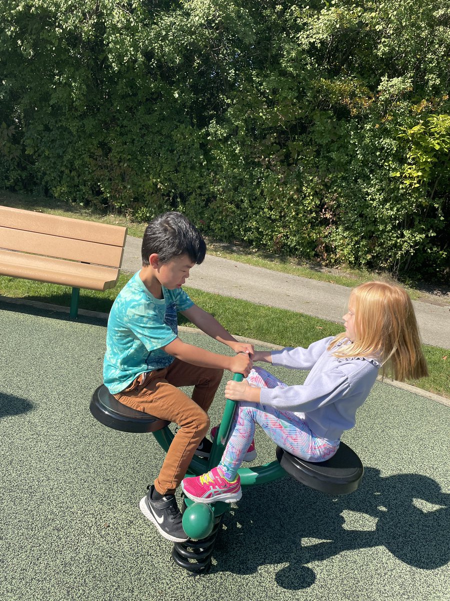 Whether you’re in 3rd grade or Kindergarten, teamwork makes learning more meaningful.  #everettsoars #lfmoments