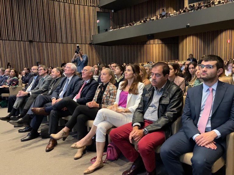 metxebarria_vg's tweet photo. 🫶🏻 Torbellino de emociones en el 5️⃣0️⃣ Aniversario del Colegio CEU Virgen Niña #VitoriaGasteiz en el que disfruté de una experiencia maravillosa en mi época de alumna. 

🤗 Recuerdos y encuentros que llegan al corazón. 
Por otros 50 años más. 
Zorionak! https://t.co/sz910xHHV8