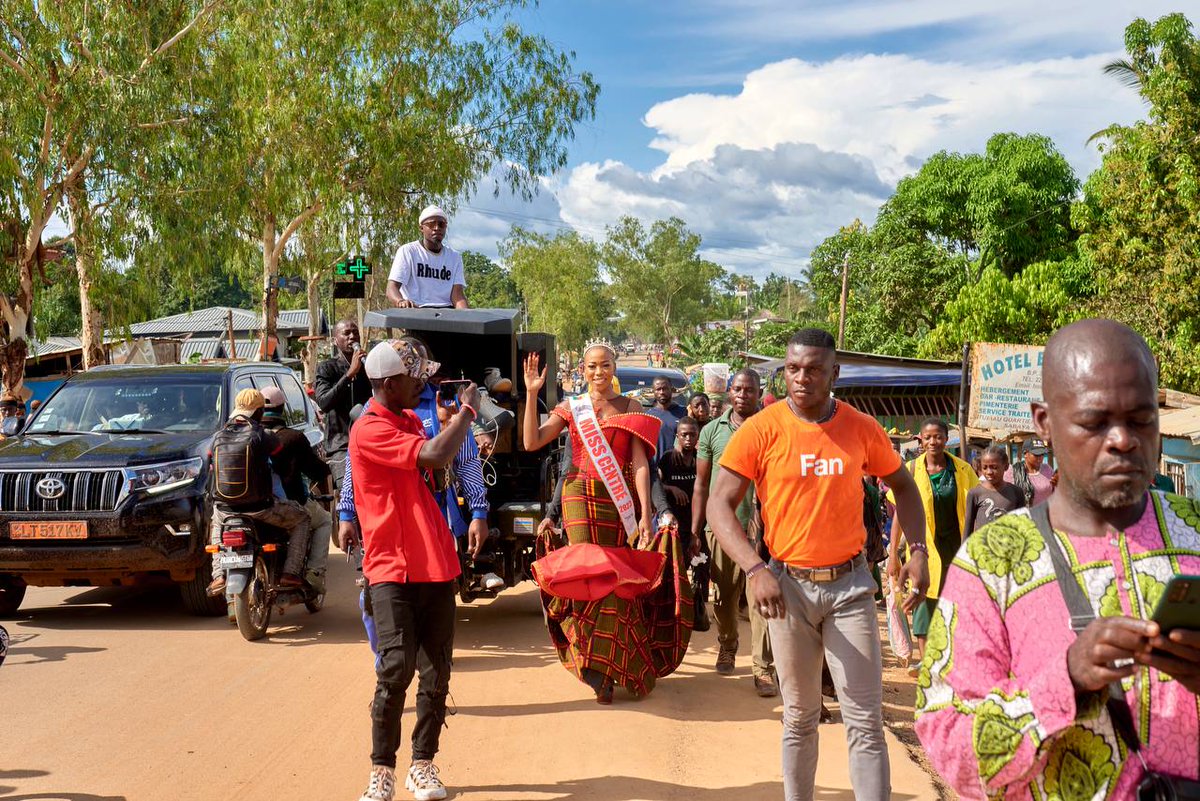 ChancelleMekeng's tweet photo. Bon après midi MY MC_NATION

La journée de vendredi dernier a été une journée de privilège pour moi en allant dans ma localité natale pour présenter mon projet aux populations de Bafia .

@MissCamerounOff 
Mon lien de vote https://t.co/VVkrxkJaIH https://t.co/YMIpft4WGo