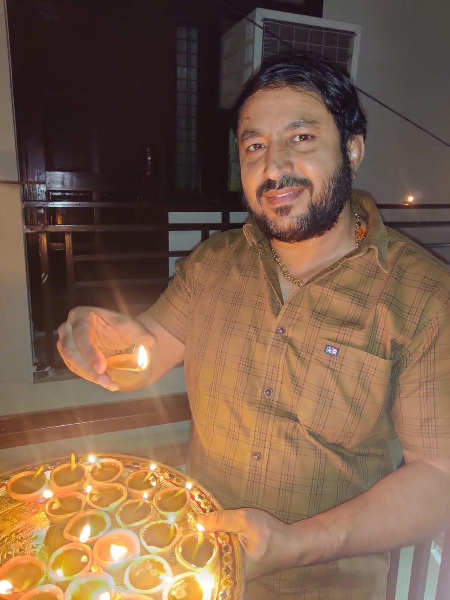 bhaipawanrathi's tweet photo. आऔ दिवाली मनाऐ
अपने घर दिये जलाये
आप सभी साथियों को मेरे व मेरे परिवार की तरफ से दिपावली की हार्दिक शुभकामनाएं।
#HappyDiwali
#pawanrathi https://t.co/q4xxzxsVOu