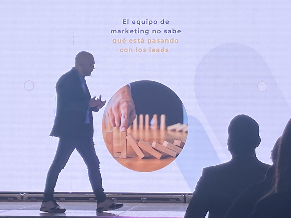 VINI2585's tweet photo. “Súmate a las Súper Ventas” by Oscar Aguilera de SrartGo en el Social Media Day 2022 en Quito #SMDayEc #SMDEc https://t.co/G8wBKYEX44