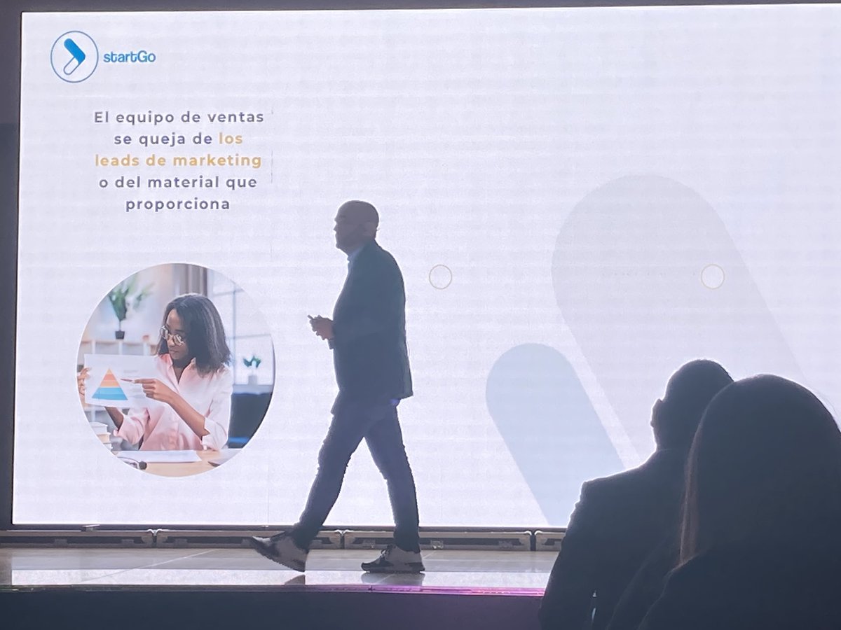 VINI2585's tweet photo. “Súmate a las Súper Ventas” by Oscar Aguilera de SrartGo en el Social Media Day 2022 en Quito #SMDayEc #SMDEc https://t.co/G8wBKYEX44