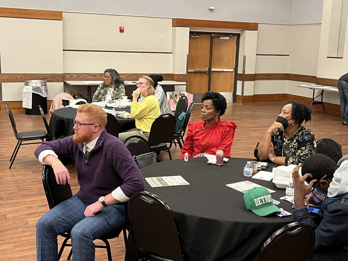 TakeDownTobacco's tweet photo. We also sat down with members of the Detroit community for a delicious dinner 🍽 and discussion 🗣 around Big Tobacco’s attempts to lure kids into a lifetime of addiction. #EndMenthol https://t.co/9hYrof31Qr