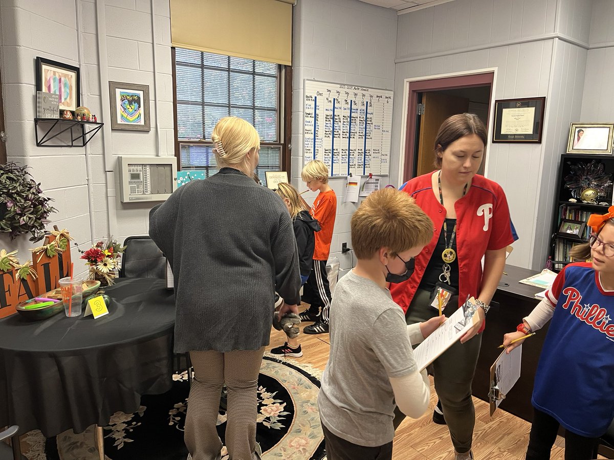 Mrs. Strohmeyer’s class was looked for clues in Principal Beatty’s office to find out who kidnapped Metat.