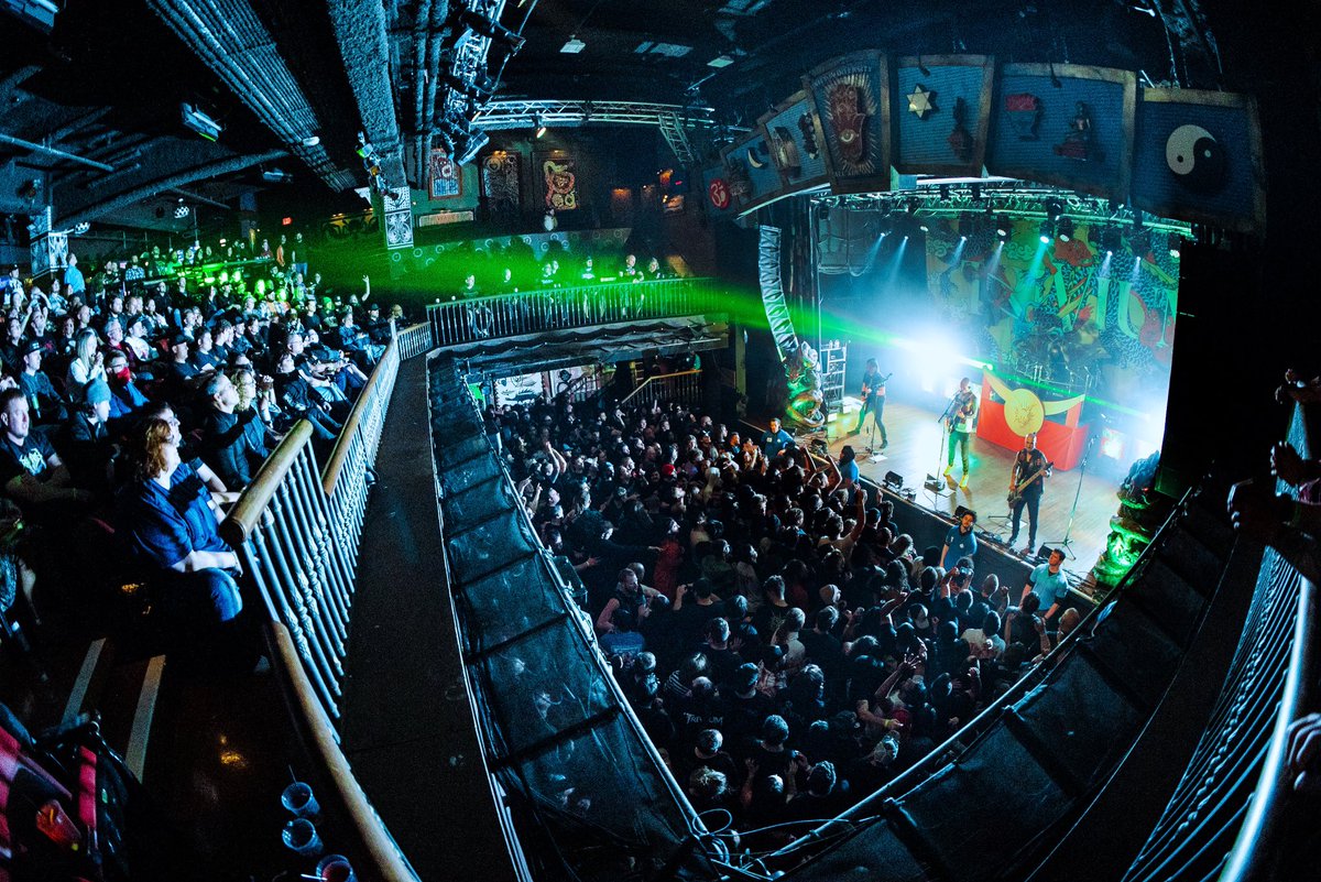 Montréal! Low ticket warning for this Wednesday’s show at @mtelusmontreal. Get your tickets now at trivium.org/tour before it’s too late! 🤘🏼🐲🤘🏼 Photo: @blackcardfilms