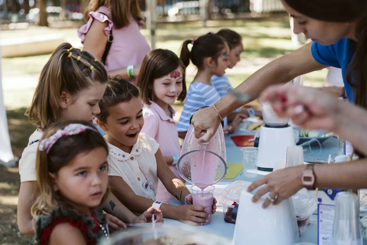feCStival's tweet photo. En @fecstival KIDS está permitido pringarse, bailar, gritar muy fuerte, dar vueltas por el césped, comer y reírse de todo🤸‍♀️ También aprender, eh? Es un espacio para niños y niñas libres y felices 🥰

Al menos, eso demuestran las fotos de cocoworkfilms 🤍 https://t.co/hRKfeDWoOS