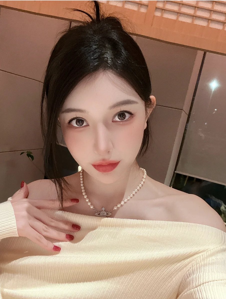 _123Belle's tweet photo. What do you see in my eyes? https://t.co/4YHj8twpvT
