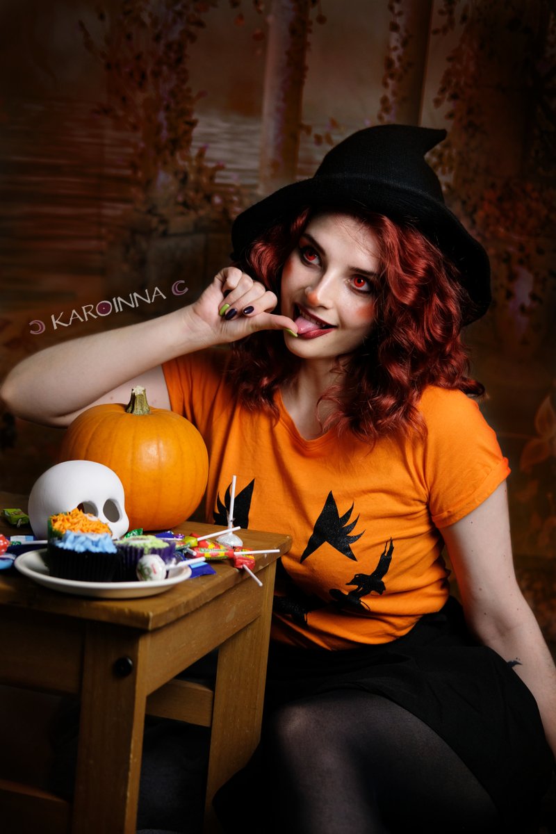 Karoinna's tweet photo. Spooky time filled with sweets approaches, are you going to celebrate?
🌟 Cosplay / photo / edit: @karoinna 🌟
#halloween2022 #halloweenphotoshoot #crazywitch #crazyeyes #cosplayers #casualcosplay
#cosplayphotoshoot #cosplayphotography https://t.co/ZjWmYcXeWs