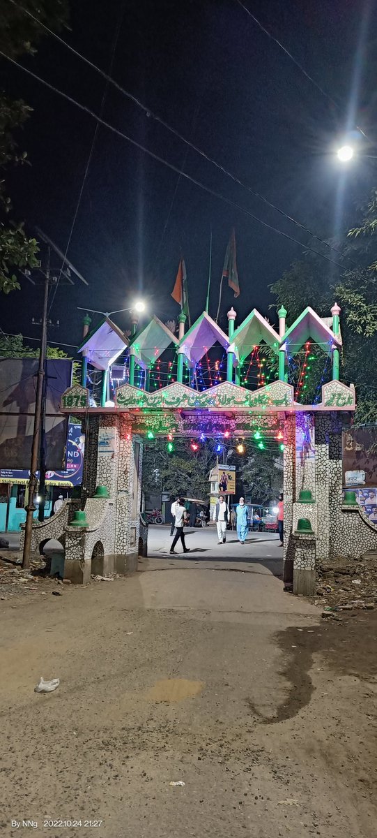 SyedShahvilayat's tweet photo. On the eve of #Diwali people gathered for blessings from the divine soul at Dargah Syed Hussain Sharafuddin Shahvilayat Naqvi (Dadeji), Amroha.
#दीवाली की पूर्व संध्या पर लोग दरगाह सैयद हुसैन शरफुद्दीन शाह विलायत नक़वी (#दादाजी) अमरोहा में दिव्य आत्मा से आशीर्वाद के लिए एकत्र हुए https://t.co/TWx0ymizPU
