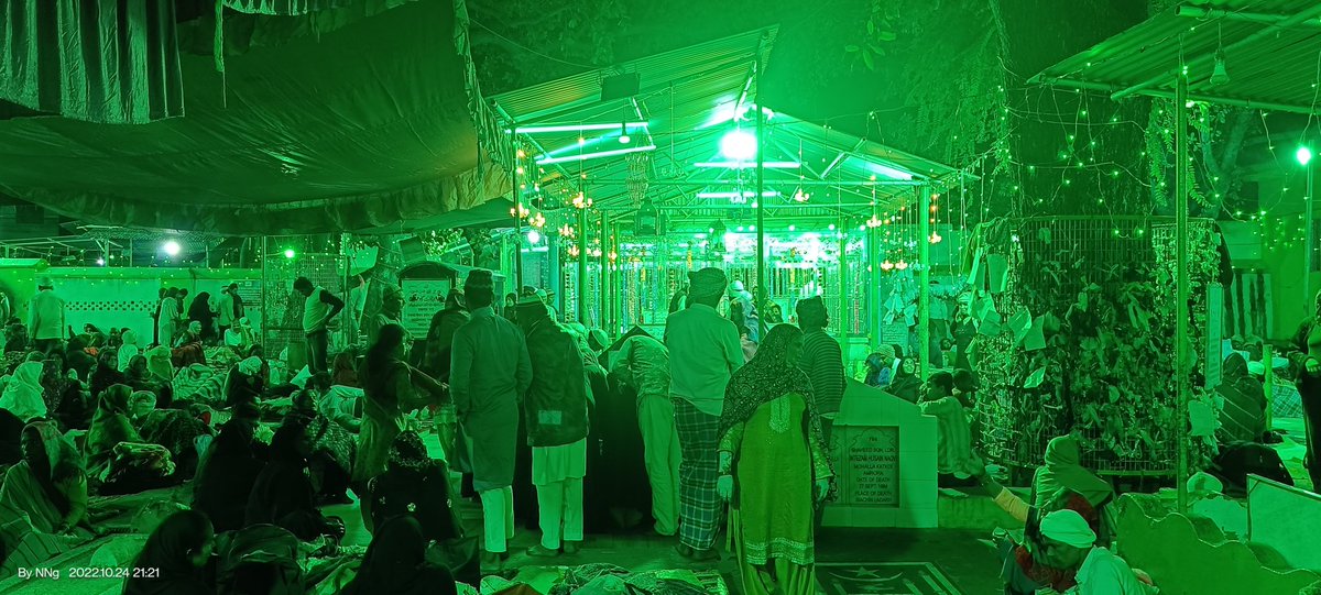 SyedShahvilayat's tweet photo. On the eve of #Diwali people gathered for blessings from the divine soul at Dargah Syed Hussain Sharafuddin Shahvilayat Naqvi (Dadeji), Amroha.
#दीवाली की पूर्व संध्या पर लोग दरगाह सैयद हुसैन शरफुद्दीन शाह विलायत नक़वी (#दादाजी) अमरोहा में दिव्य आत्मा से आशीर्वाद के लिए एकत्र हुए https://t.co/TWx0ymizPU