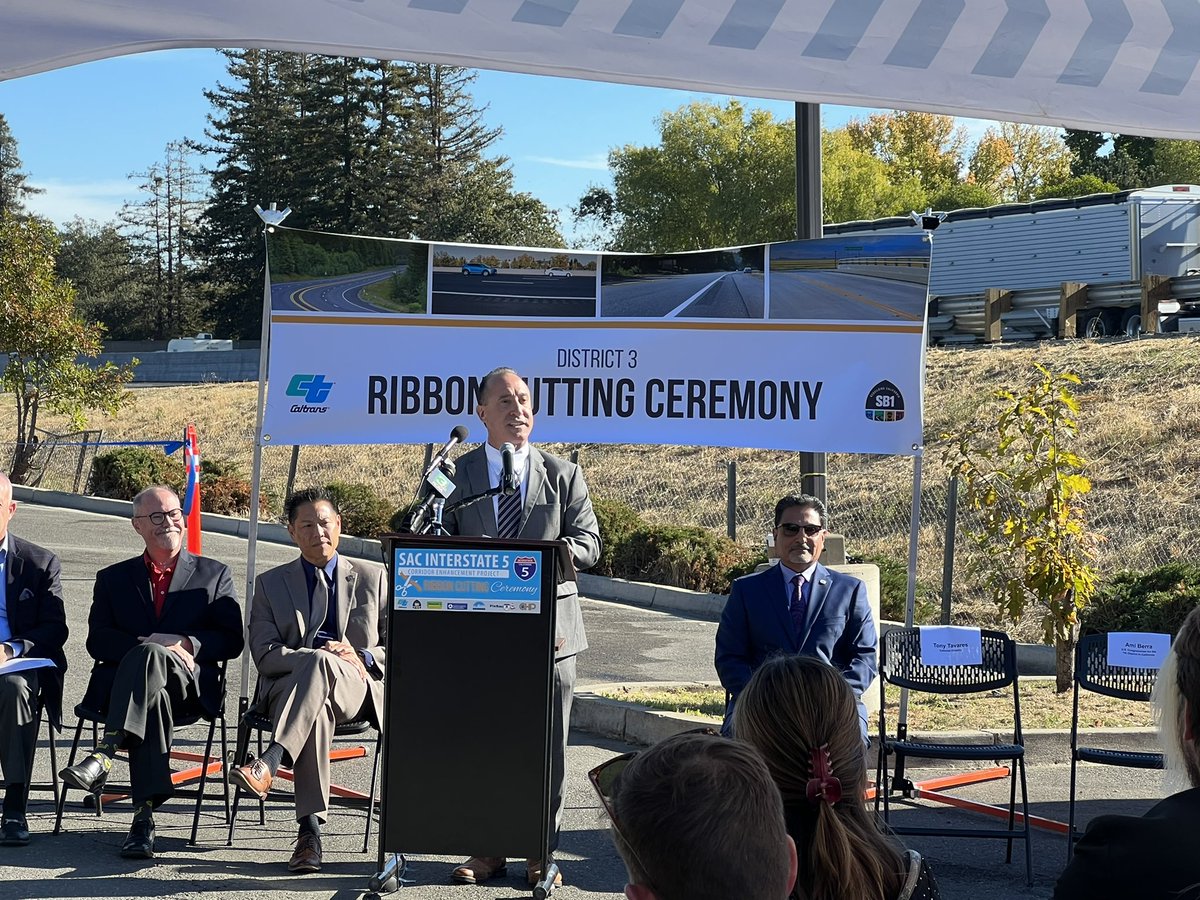 CaltransDist3's tweet photo. Caltrans Director @Tony_CTDirector kicks off the @FixSac5 Ribbon Cutting Ceremony celebrating the completion of the $370 million project, which includes #SB1 funds. #RebuildingCA @SacCountyCA @CityofElkGrove @TheCityofSac @CaltransHQ @CHPSouthSac @CA_Trans_Agency @CAgovernor https://t.co/efeWbBCboN