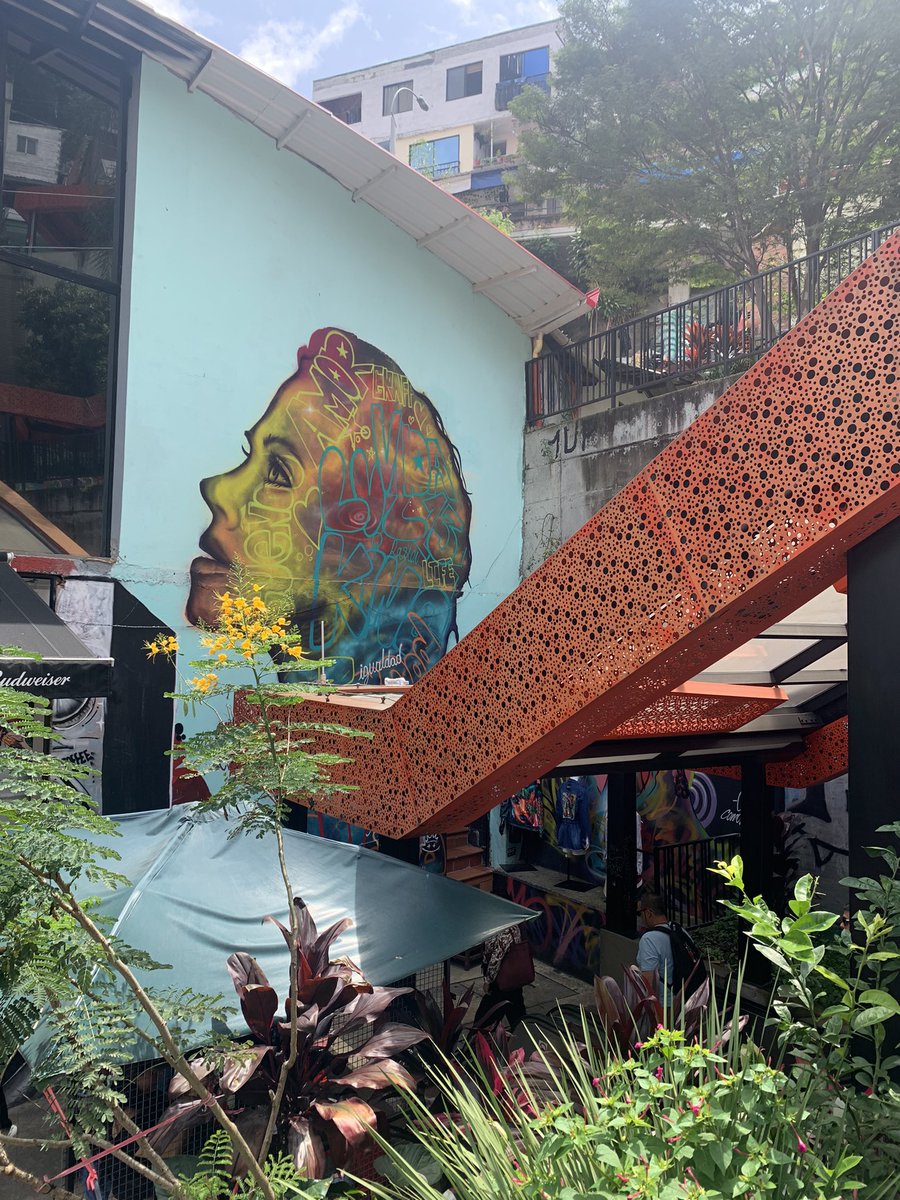 First local health system visit (out of three) for #EV2022 took us to #Communa13 on Day 4! 

Amazing visit with @fuegoc13 &amp; <a href="/CasaKolacho/">Casa Kolacho</a>

#socialtransformation &amp; #youthadvocacy was exactly the inspiration we need to keep thinking #glocally <a href="/ChoonaraShakira/">Doc Shakira Choonara</a> ! 

<a href="/ev4gh/">EV4GH</a> <a href="/H_S_Global/">Health Systems Global</a>