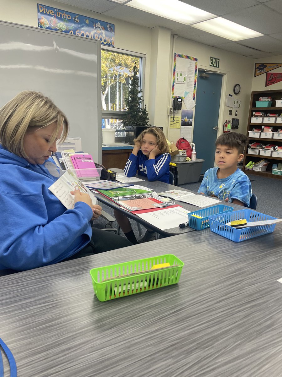 All hands on deck at Lincoln! Principal Sharp working hard reading with students! ⁦<a href="/Not_2_Sharp/">Tara Sharp</a>⁩ ⁦<a href="/jacquiegaebe/">Jacqueline Gaebe</a>⁩ #Exeter_Empowers