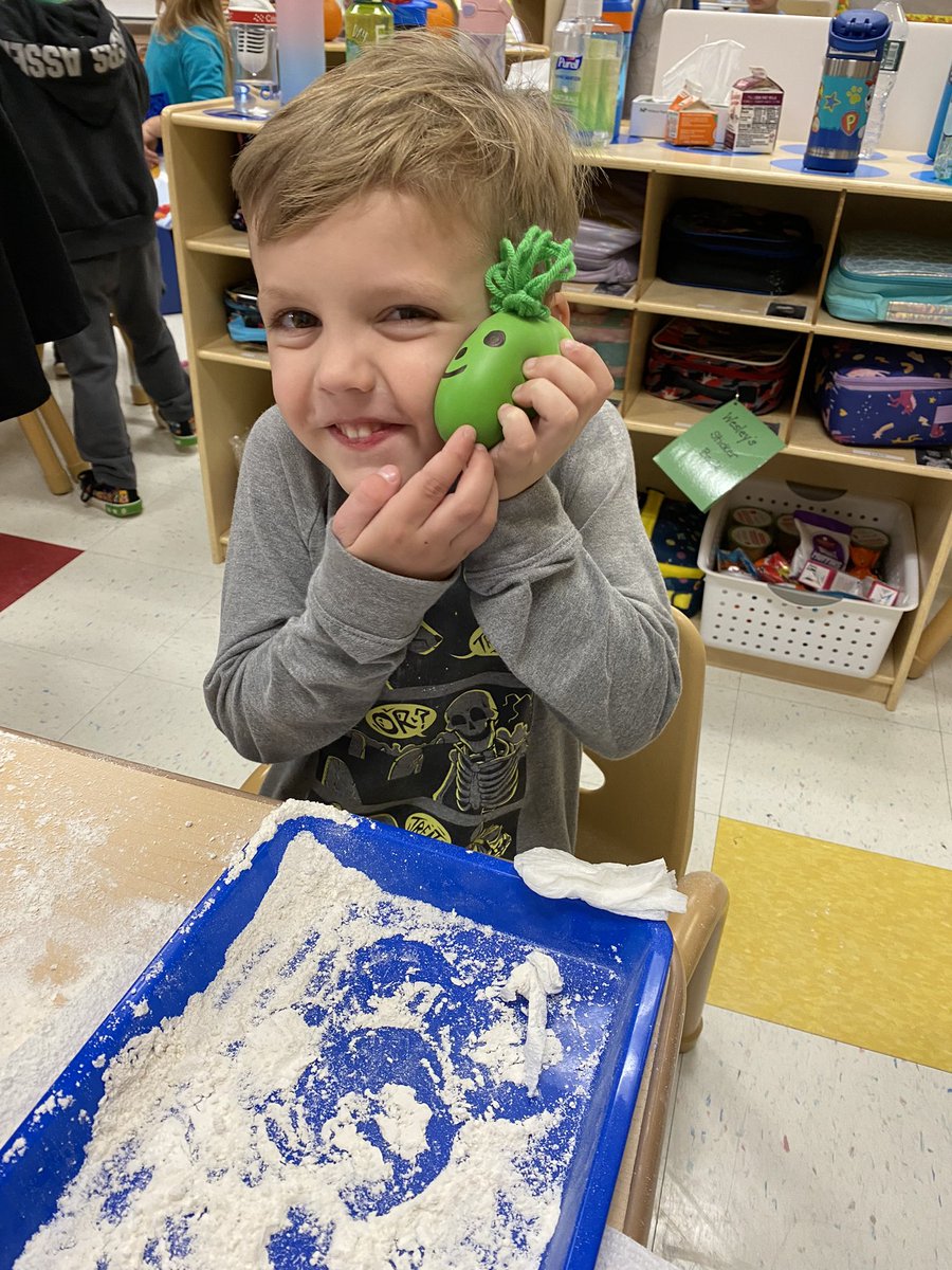 MrsSmuda's tweet photo. Wrapping up the Ball Study by making Stress Balls #FlourEverywhere #DontStress #BarnegatInspires @LMDS_preschool https://t.co/cjK1kAZYgv