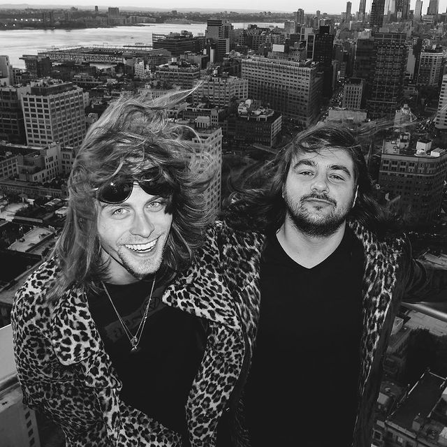 RoyalPrismatic's tweet photo. Hi guys! #nyc #rocknroll #newmusic #royalprismatic https://t.co/JVT132qS61