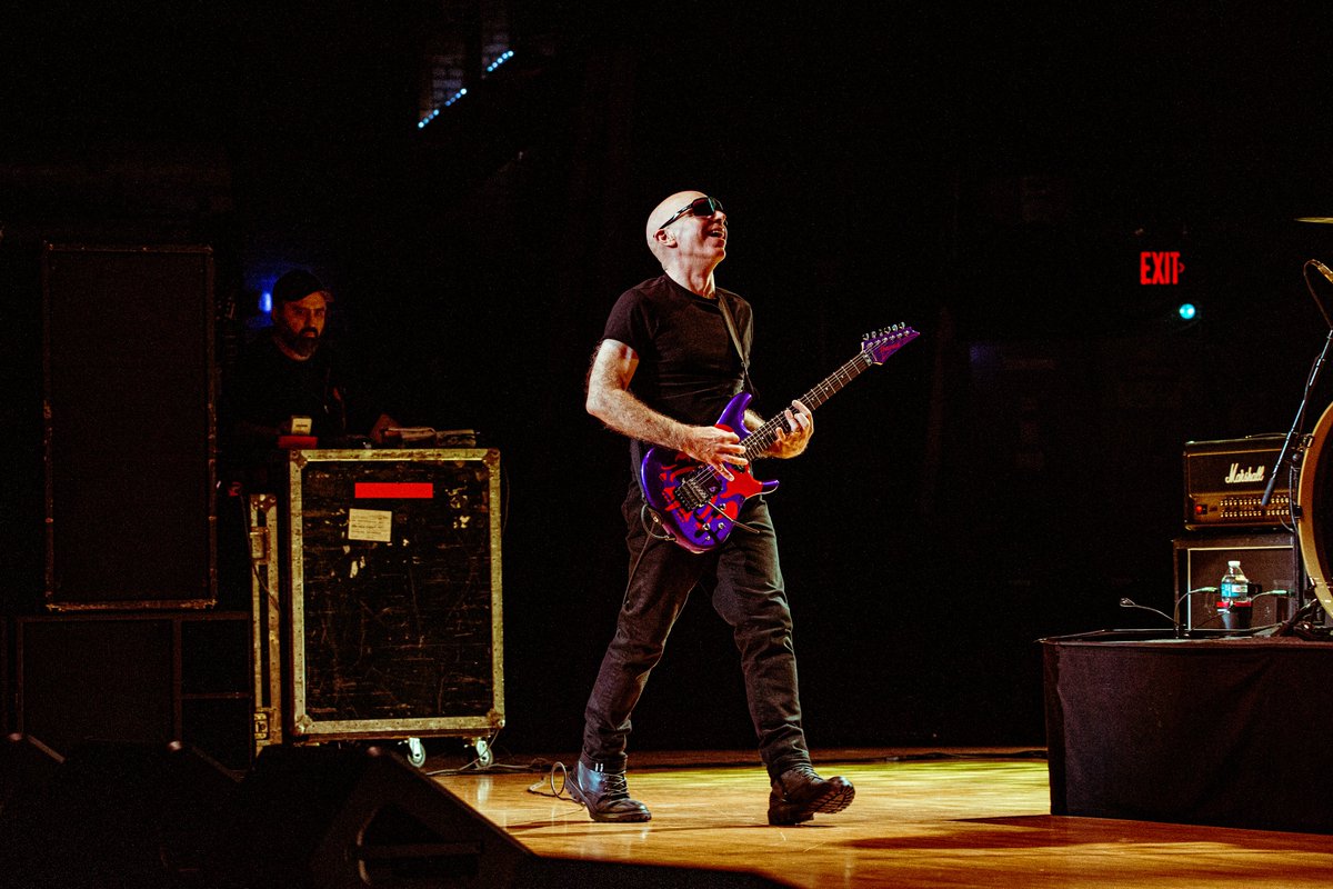In just one word, how would you describe the #EarthTour? 🎸⚡ satriani.com/road/ 📸: Mark Sheldon, Michele Wedel, Rubato Photo