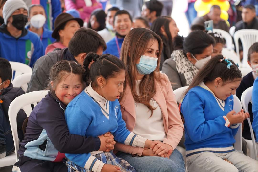upsalesianaec's tweet photo. 🗞️La #UPS a través de la Cátedra UNESCO “Tecnologías de apoyo para la Inclusión Educativa” celebra el cierre del proyecto #PISSCA cofinanciado por la Embajada de Francia 🇫🇷; durante el evento participan niños y niñas de diferentes unidades educativas al estilo oratorio festivo. https://t.co/3fxeW2eFGe