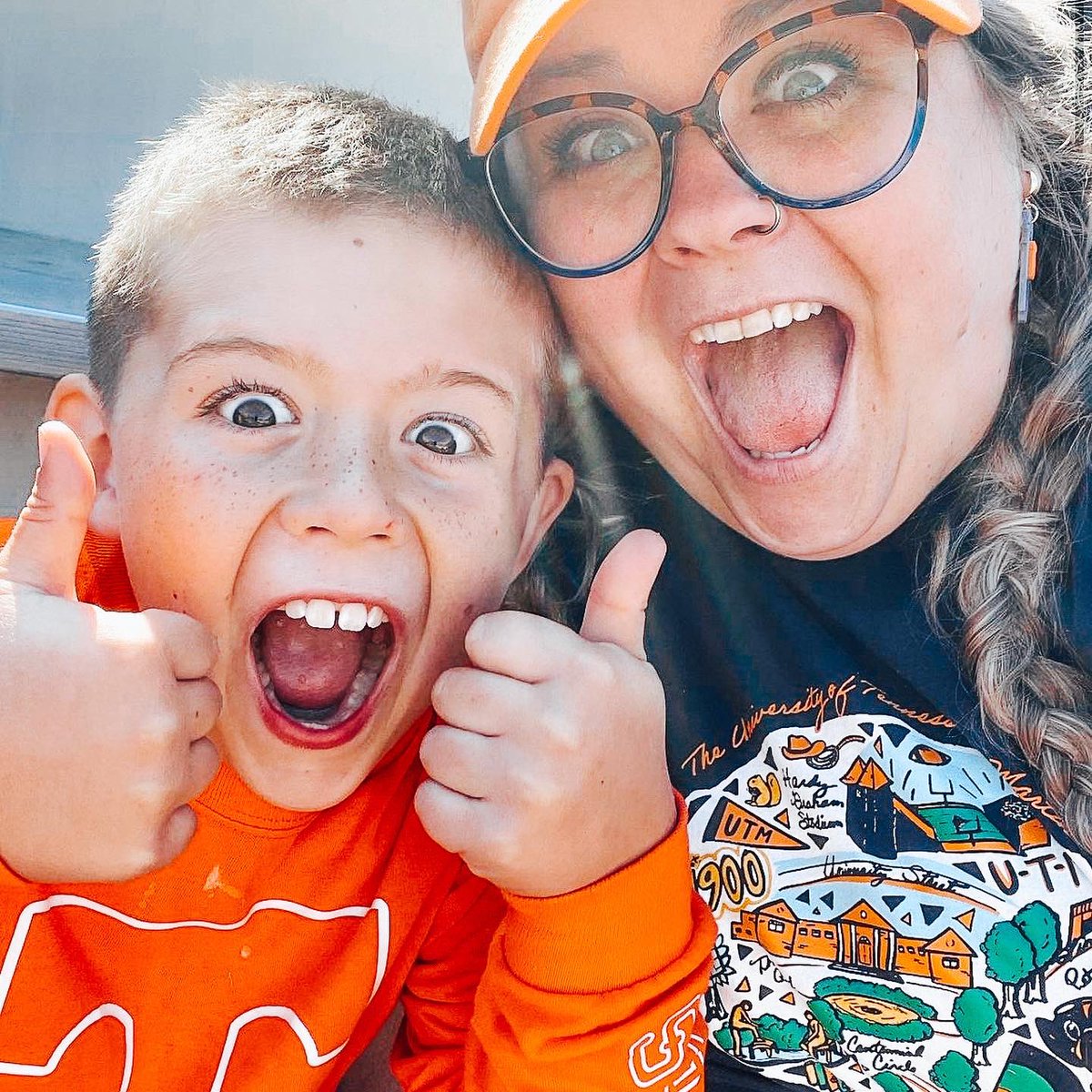 utmalumni's tweet photo. Skyhawks from near & far traveled this weekend to watch UTM play against our Big Brother, @Vol_Football! 🏈 We had so much fun at our Alumni Tailgate in Circle Park! #UTMAlumni https://t.co/jGI1UhWWj6