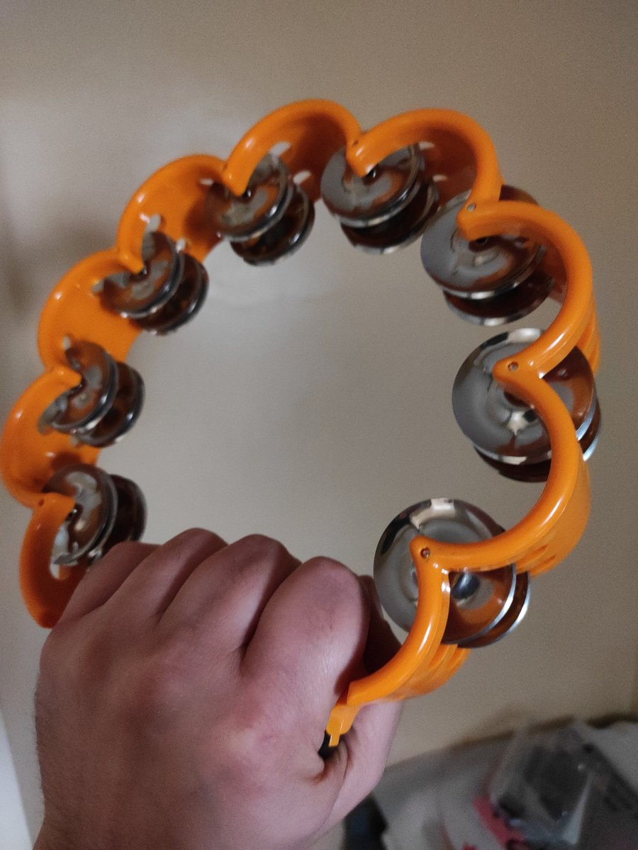 DocProgramador's tweet image. Hola @TheMemily amor de mi vida. Me compré una pandereta. No te preocupes, todo va a estar bien.