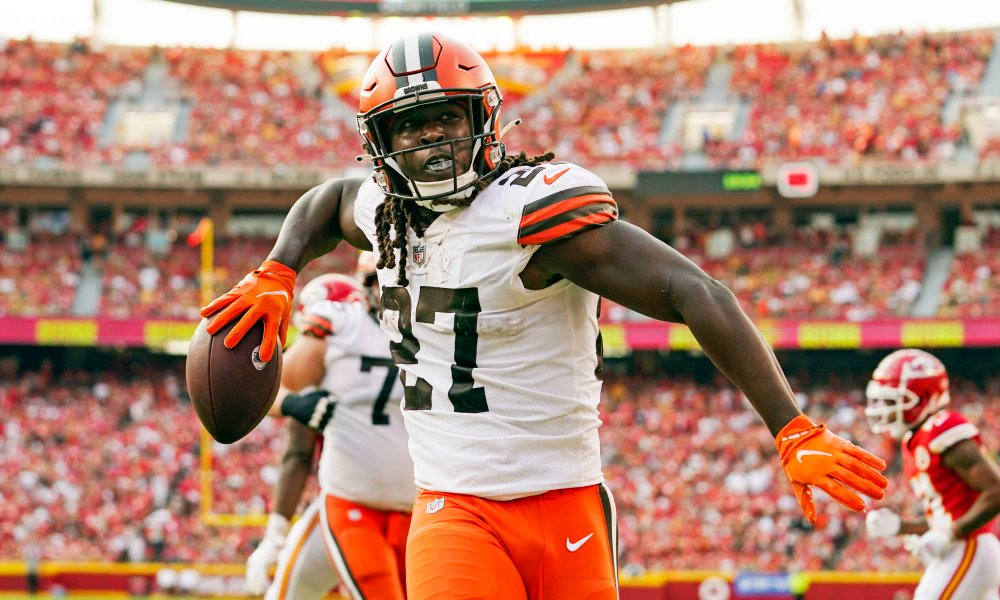 NFL_DovKleiman's tweet photo. The #Browns are listening to trade offers regarding RB Kareem Hunt and CB Greedy Williams, according to @StainbrookNFL https://t.co/jUoxFmrooR