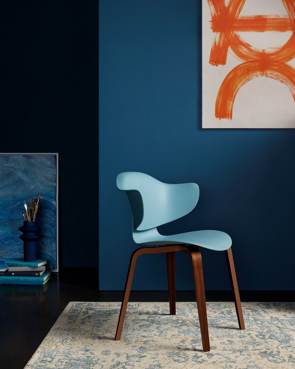 Sleek, minimal product designs have been revolutionizing the modern office. @keilhauer’s Melete is a uniquely-shaped, multifunctional chair featuring clean lines and a timeless, mid-century modern look. #NeoConExhibitor