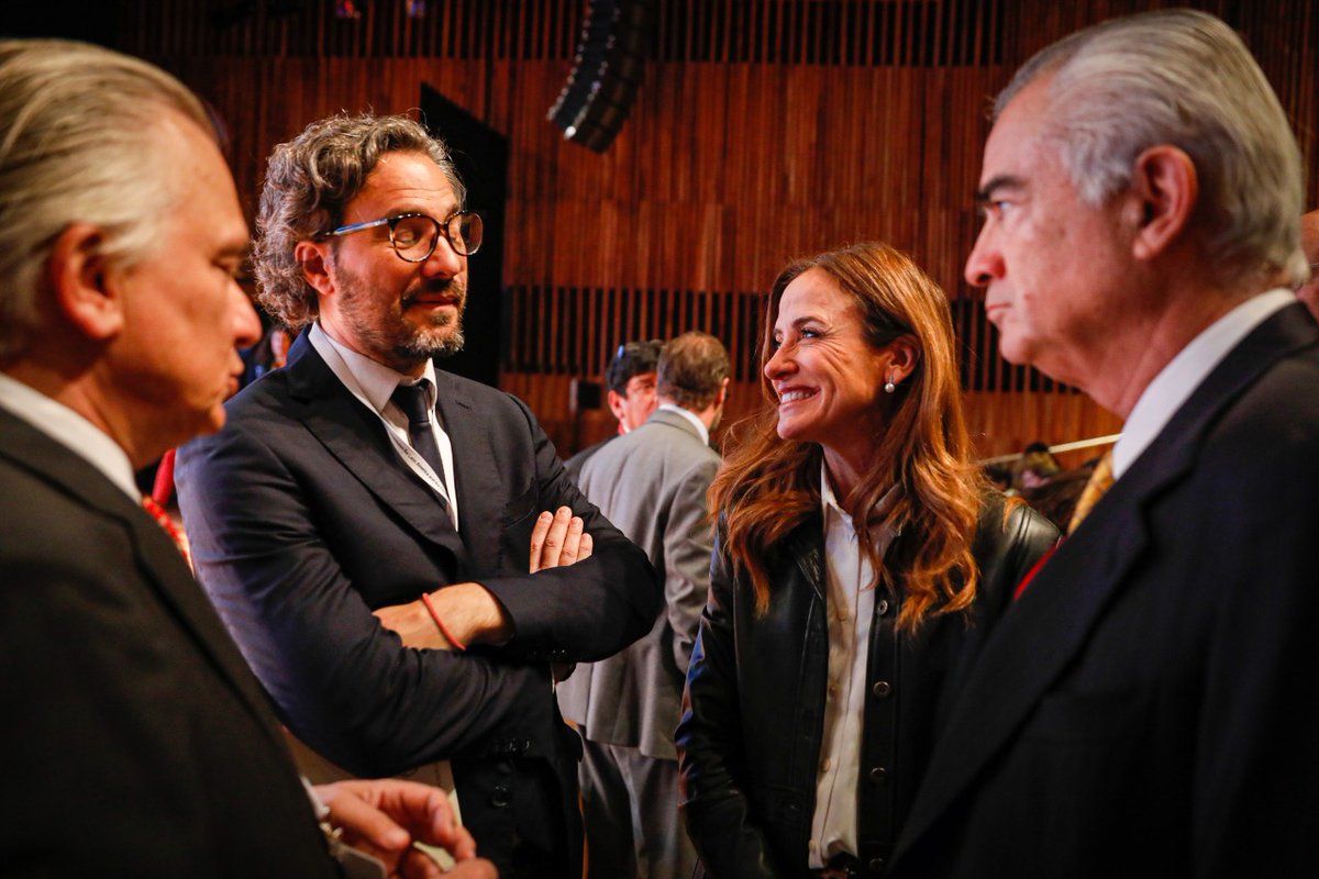 vtolosapaz's tweet photo. Junto a funcionarios y funcionarias nacionales, acompañamos al presidente de la nación @alferdez, en la apertura del 39° período de sesiones @cepal_onu, en la cual nuestro país asume la presidencia pro tempore.
⬇️ https://t.co/6S53PnNLta