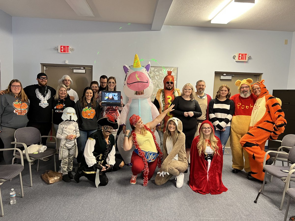 HilifeRecovery's tweet photo. Some pics from our Highlife Recovery Staff Halloween party! We had a blast 🧡🎃 

Who had the best costume?? 😄⬇️

#highlifefamily #highlifestaff #halloweenfun https://t.co/nxW5RL0d2A