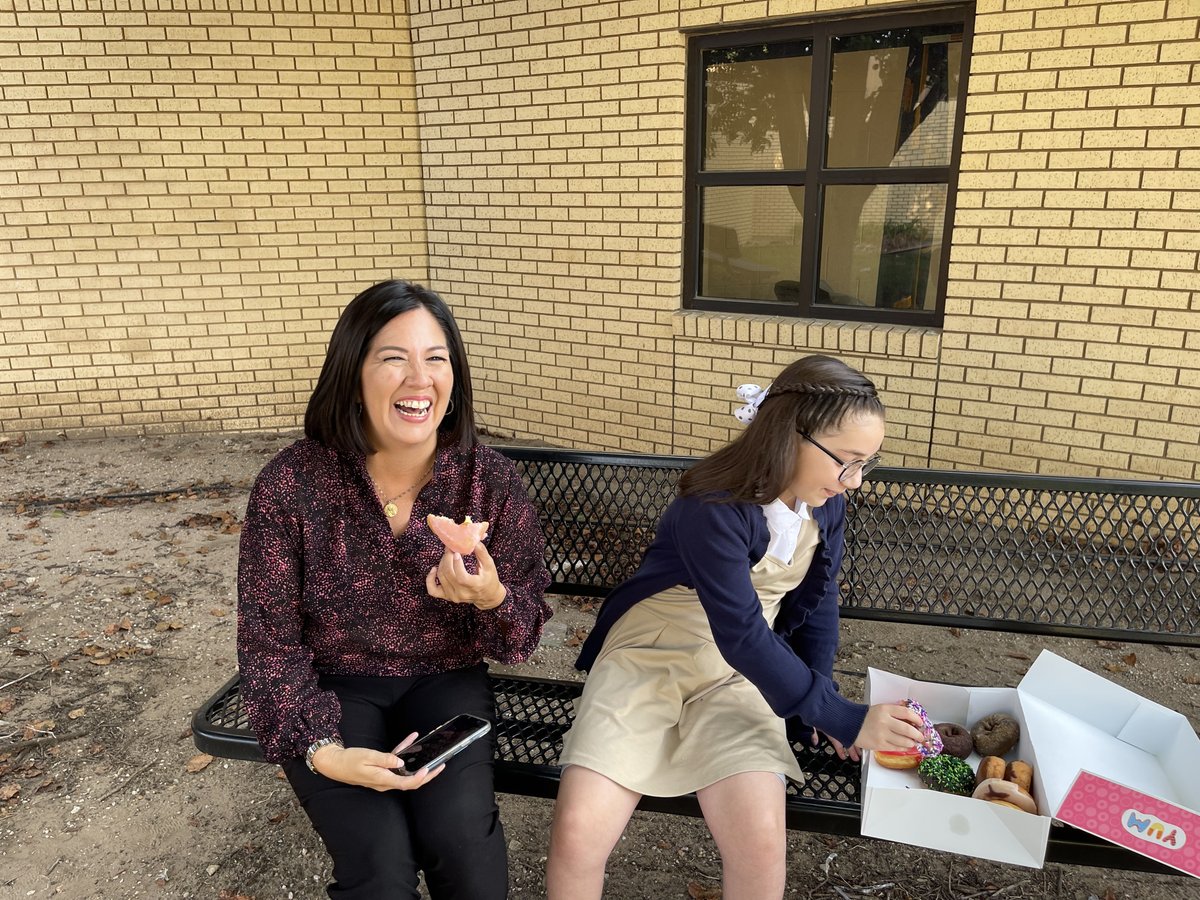 PandoInitiative's tweet photo. On this dreary day we're reminiscing back on the warm September morning when we filmed an interview with @KSNNews's @thatcherjulia. What a great morning for an interview, and of course some donuts!
#donuts #pando #thriving https://t.co/Cf3Eh0I5ve
