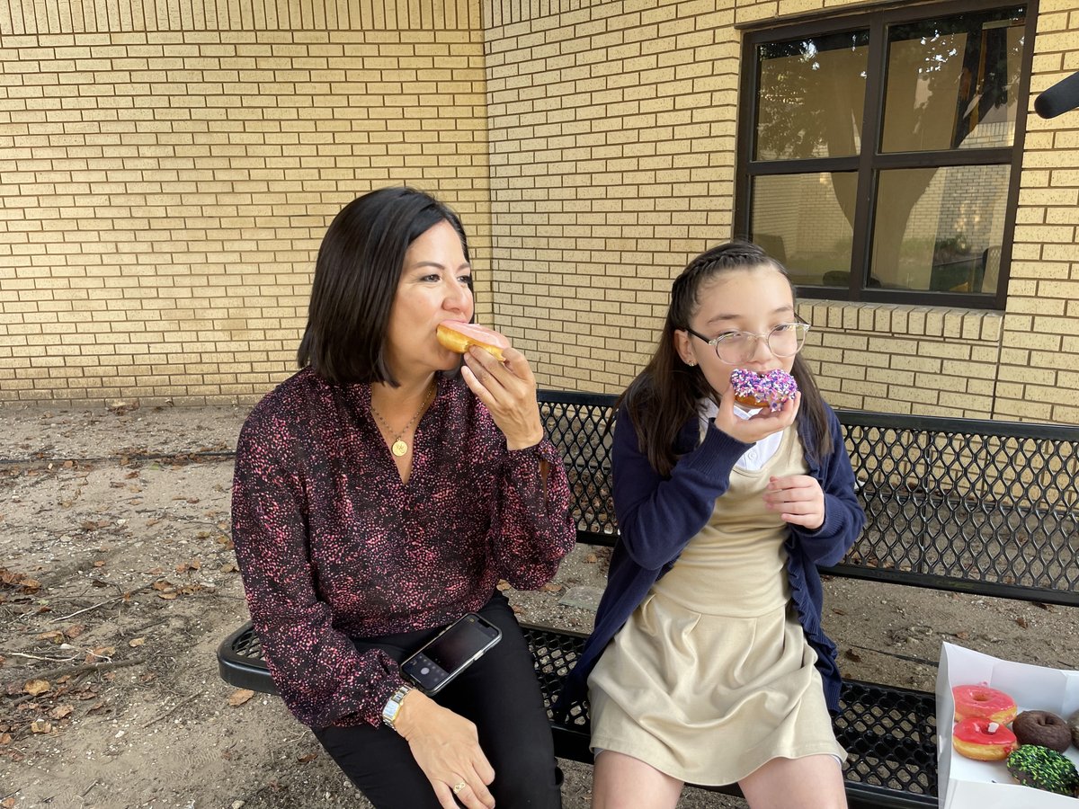 PandoInitiative's tweet photo. On this dreary day we're reminiscing back on the warm September morning when we filmed an interview with @KSNNews's @thatcherjulia. What a great morning for an interview, and of course some donuts!
#donuts #pando #thriving https://t.co/Cf3Eh0I5ve