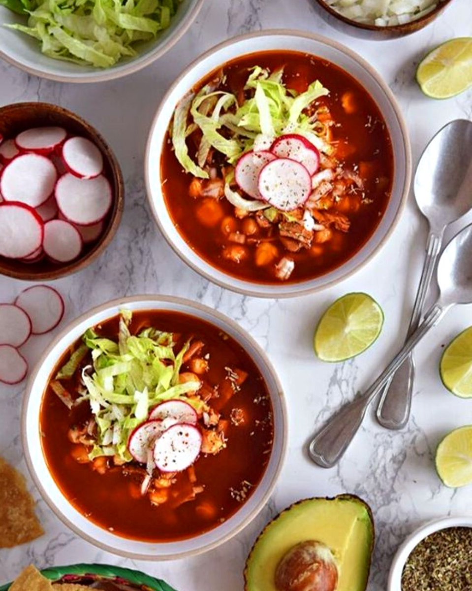 Pozole is a popular Mexican stew made with hominy, pork, or chicken and seasoned with a combination of spices. 🐓🐖🌿Prepare your own with Carey's hominy and accompany it with our delicious tostadas! 🚚Get them delivered anywhere in the UK! Buy here: bit.ly/3isQUeN