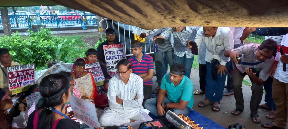 salimdotcomrade's tweet photo. A Diwali well spent ❤️

In solidarity with victims of Teachers recruitment scam. https://t.co/81T6xBIDiR
