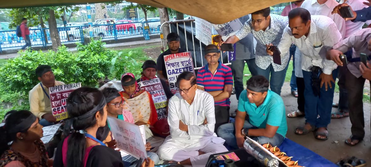 salimdotcomrade's tweet photo. A Diwali well spent ❤️

In solidarity with victims of Teachers recruitment scam. https://t.co/81T6xBIDiR