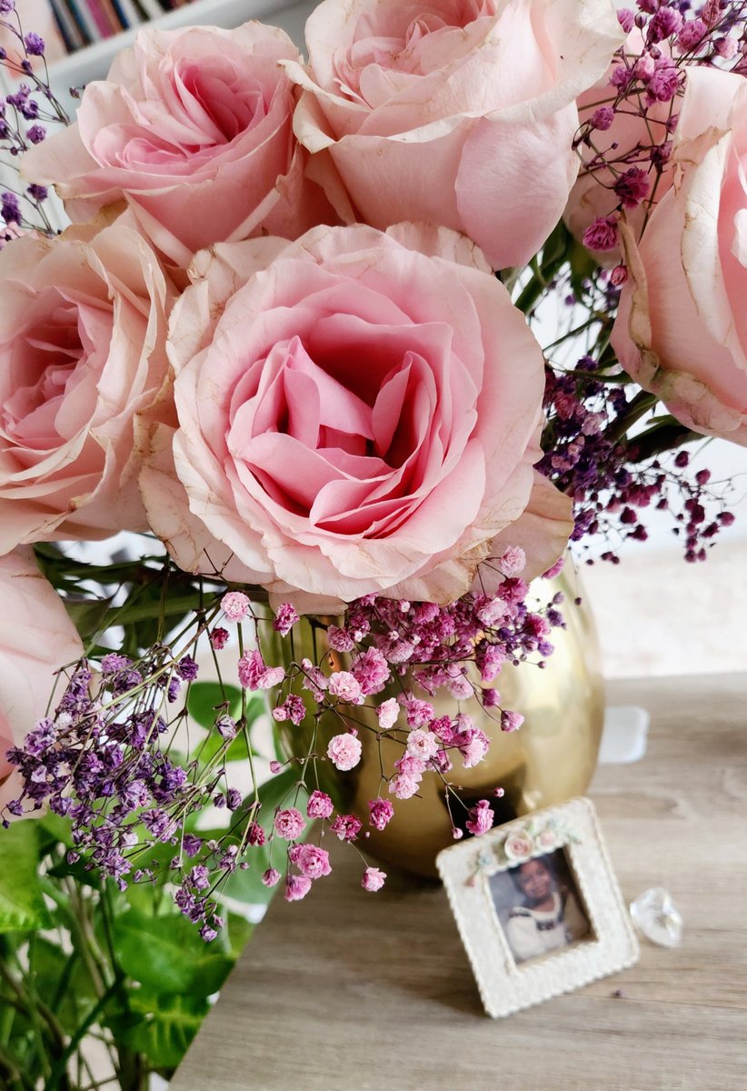 JadeAndwele's tweet photo. It's been months, but I am returning to my weekly practice of sharing my desk flowers π₯°
Here's this week's #deskflowers π #Jsdeskflowers https://t.co/mufFMCAkds